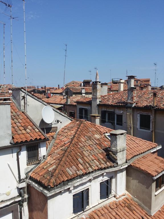 Elegant Terrace Apartment Near Piazza San Marco Last Floor No Lift Venedig Rum bild