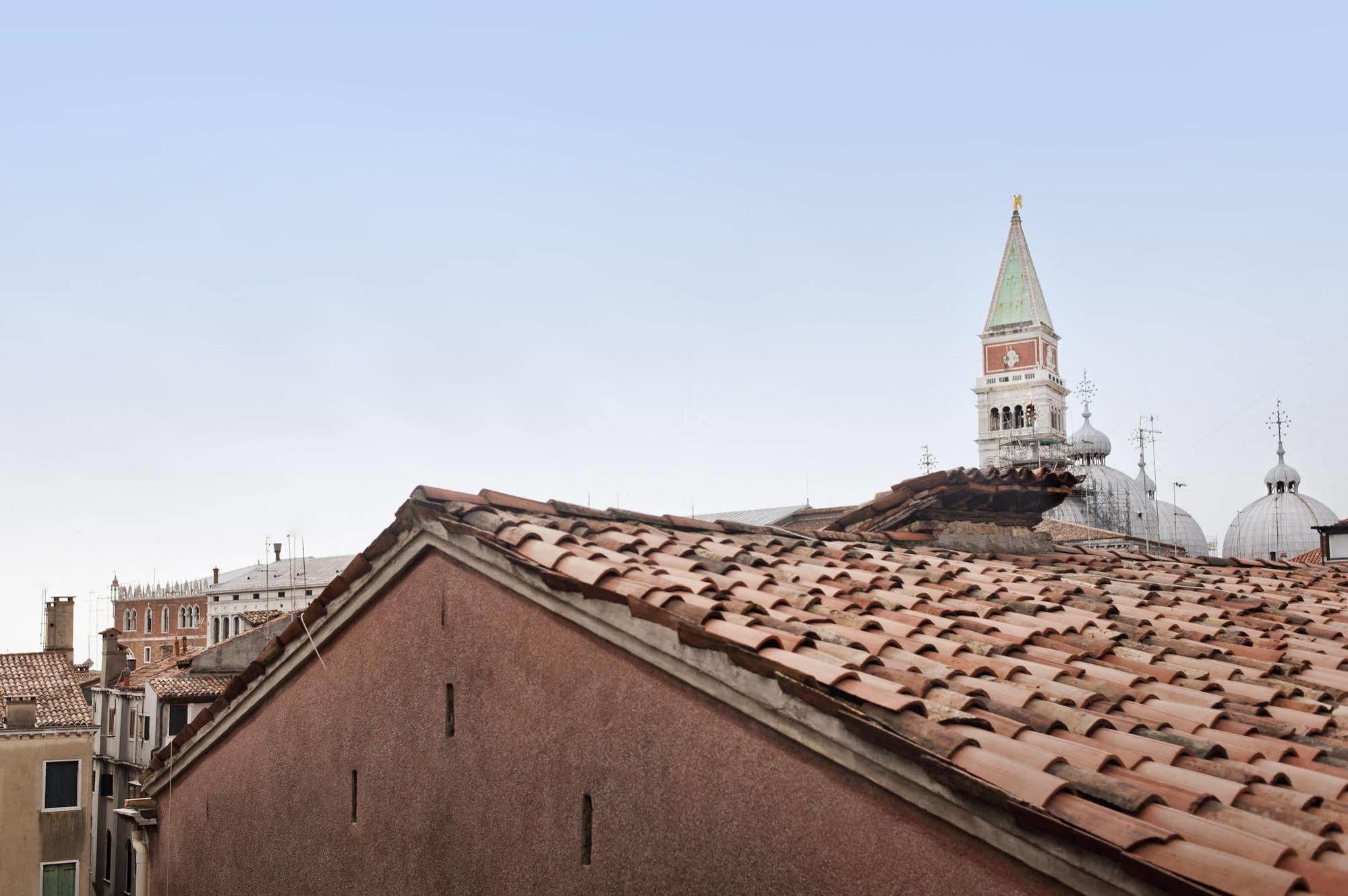 Elegant Terrace Apartment Near Piazza San Marco Last Floor No Lift Venedig Exteriör bild